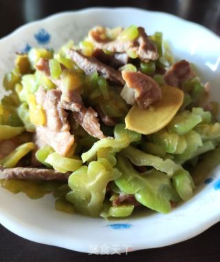 苦瓜炒肉片的做法