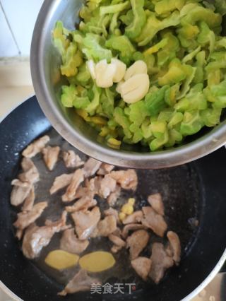 苦瓜炒肉片的做法步骤：7