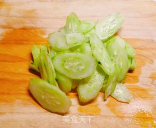 黑椒米醋黄瓜片的做法步骤：2