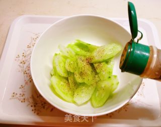 黑椒米醋黄瓜片的做法步骤：3