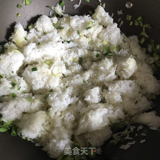 小葱蛋炒饭的做法步骤：7