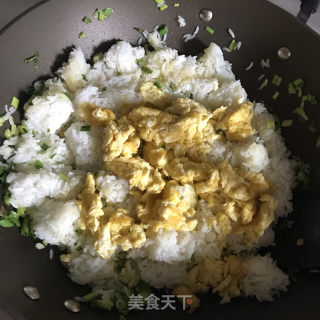 小葱蛋炒饭的做法步骤：8