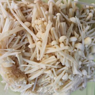 番茄鸡蛋菌菇汤的做法步骤：2