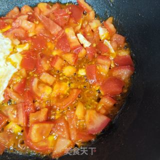 番茄鸡蛋菌菇汤的做法步骤：5