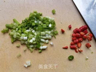小米椒香葱豆渣煎饼的做法步骤：3