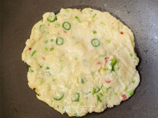 小米椒香葱豆渣煎饼的做法步骤：8