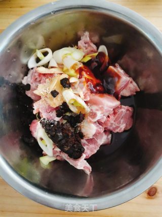 豉香粉蒸排骨的做法步骤：1