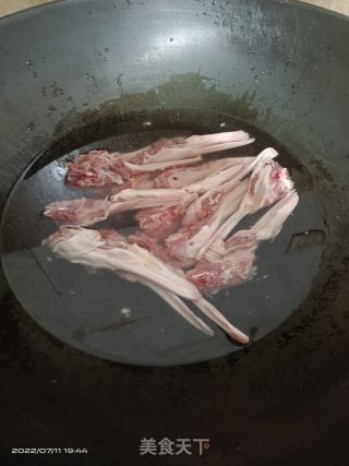 香酥鸭下巴的做法步骤：2