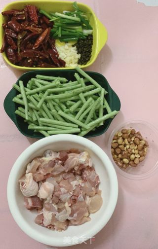 家常辣子鸡的做法步骤：1