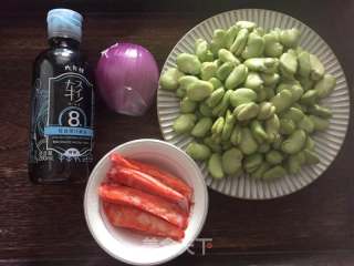 葱油蟹柳蚕豆的做法步骤：1