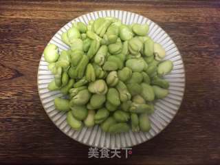 葱油蟹柳蚕豆的做法步骤：2