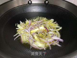 葱油蟹柳蚕豆的做法步骤：4