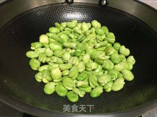 葱油蟹柳蚕豆的做法步骤：8
