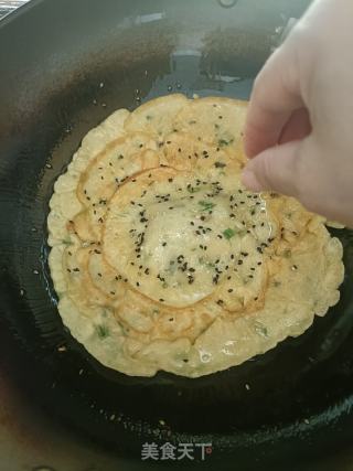 葱花鸡蛋饼的做法步骤：10