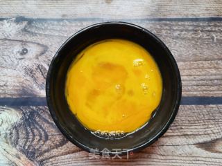 虫草花辣椒炒鸡蛋的做法步骤：3