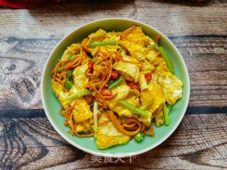 虫草花辣椒炒鸡蛋的做法步骤：14