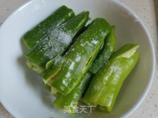 青椒蒸肉的做法步骤：1