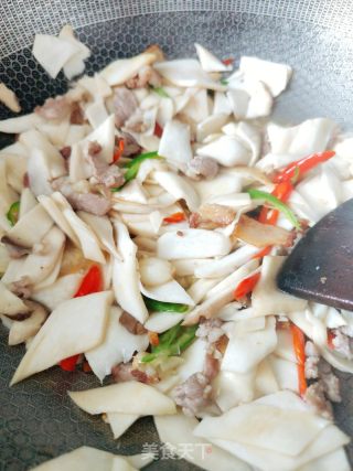 杏鲍菇炒肉的做法步骤：9