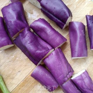 豆角土豆炒茄子的做法步骤：2