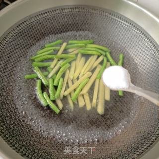 豆角土豆炒茄子的做法步骤：7