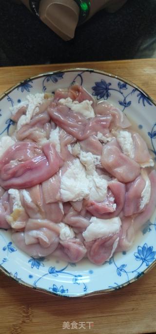 酱炒竹肠的做法步骤：1