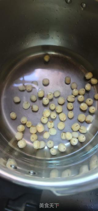 南瓜莲子小米粥的做法步骤：3