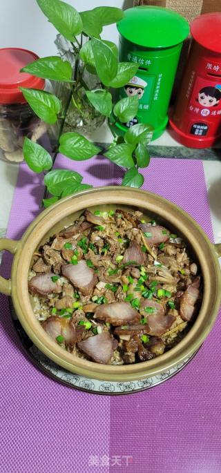鸽子腊肉煲仔饭的做法