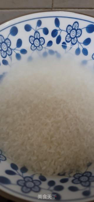 鸽子腊肉煲仔饭的做法步骤：2