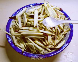 茄丝香菜拌面的做法步骤：2