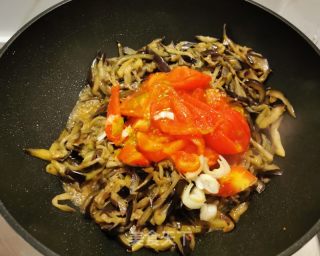 茄丝香菜拌面的做法步骤：6