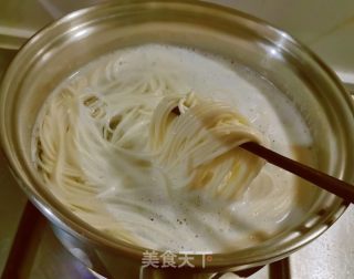 茄丝香菜拌面的做法步骤：11