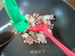 花生米回锅五花肉的做法步骤：5