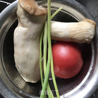 茄汁杏鲍菇的做法步骤：1