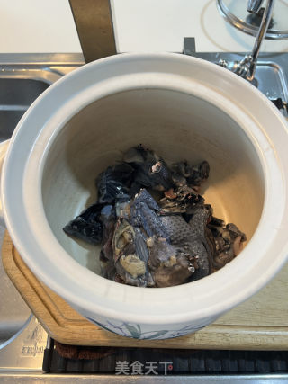 补血益气乌鸡汤的做法步骤：2