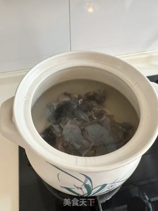 补血益气乌鸡汤的做法步骤：3