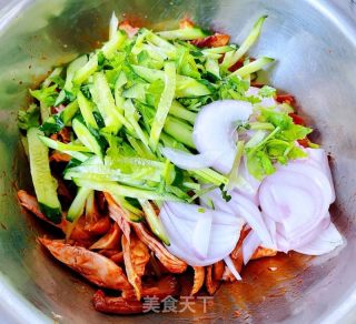圆葱黄瓜凉拌鸡丝的做法步骤：6