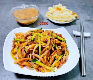 圆葱黄瓜凉拌鸡丝的做法步骤：9