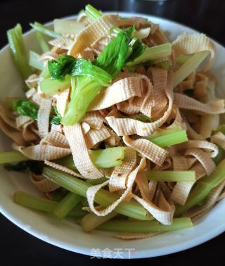 芹菜炒千张的做法步骤：8
