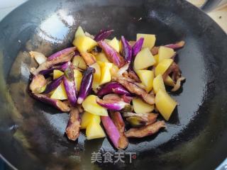 五花肉茄子烧土豆的做法步骤：7