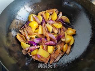 五花肉茄子烧土豆的做法步骤：8