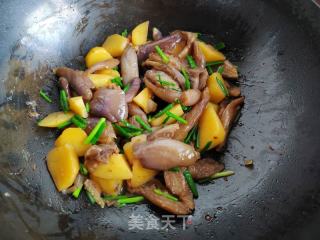 五花肉茄子烧土豆的做法步骤：9