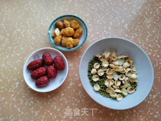 红枣莲子绿豆汤的做法步骤：1