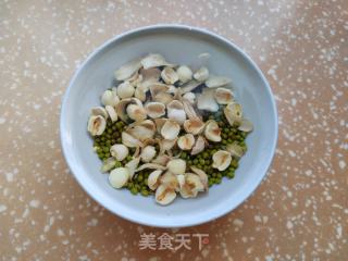 红枣莲子绿豆汤的做法步骤：2