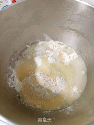 椰蓉排包的做法步骤：1
