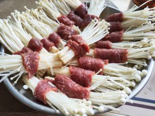 金针菇牛肉卷的做法步骤：6