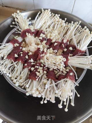 金针菇牛肉卷的做法步骤：7