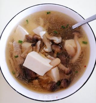 蟹味菇豆腐汤的做法步骤：9