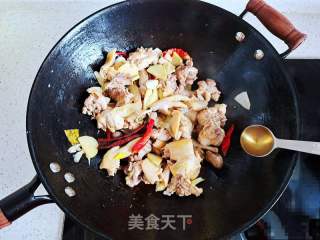 家常土豆炖鸡块的做法步骤：4