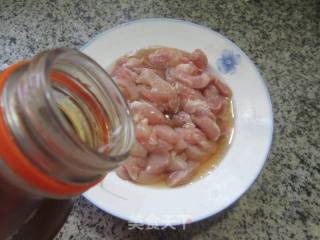 鸡腿肉炒木耳菜的做法步骤：3