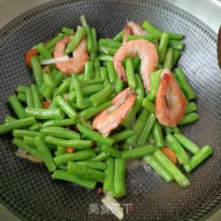 明虾炖肉豆角的做法步骤：9